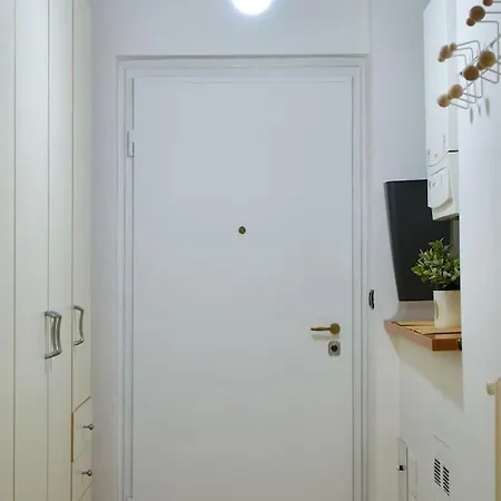 Apartment Elegant In Moscova Centro Milan